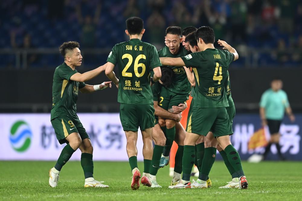 火箭险胜雄鹿升西部第五 杜兰特19分8篮板谢泼德9记三分创新高